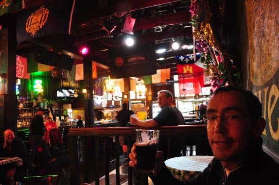 Uma saborosa Guiness em bar da Beale Street, em Memphis, no Tennessee - EUA